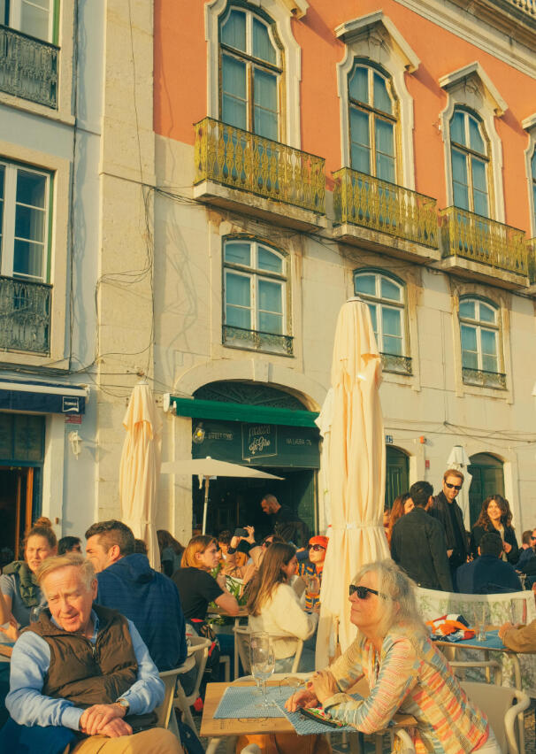 A3 Wall Print: Couple at Feira da Ladra (325x480mm)