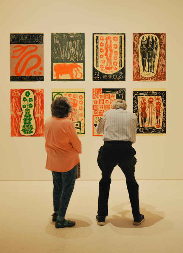 A3 Wall Print: Couple at Glubenkian, Lisbon (325x480mm)